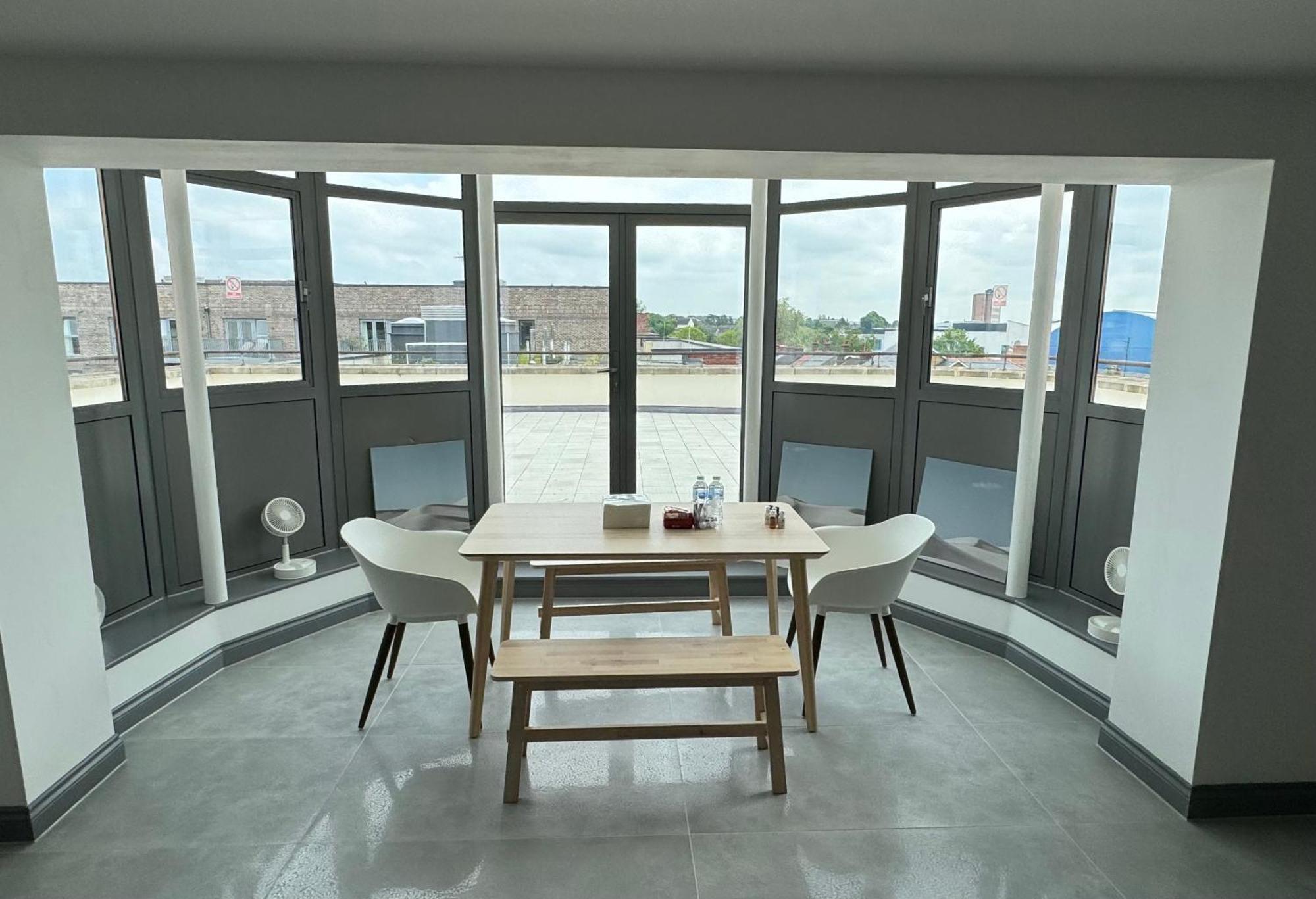 Long Letting - Luxurious 3 Bedroom Penthouse In City Centre - Parking Included! Chelmsford Kültér fotó