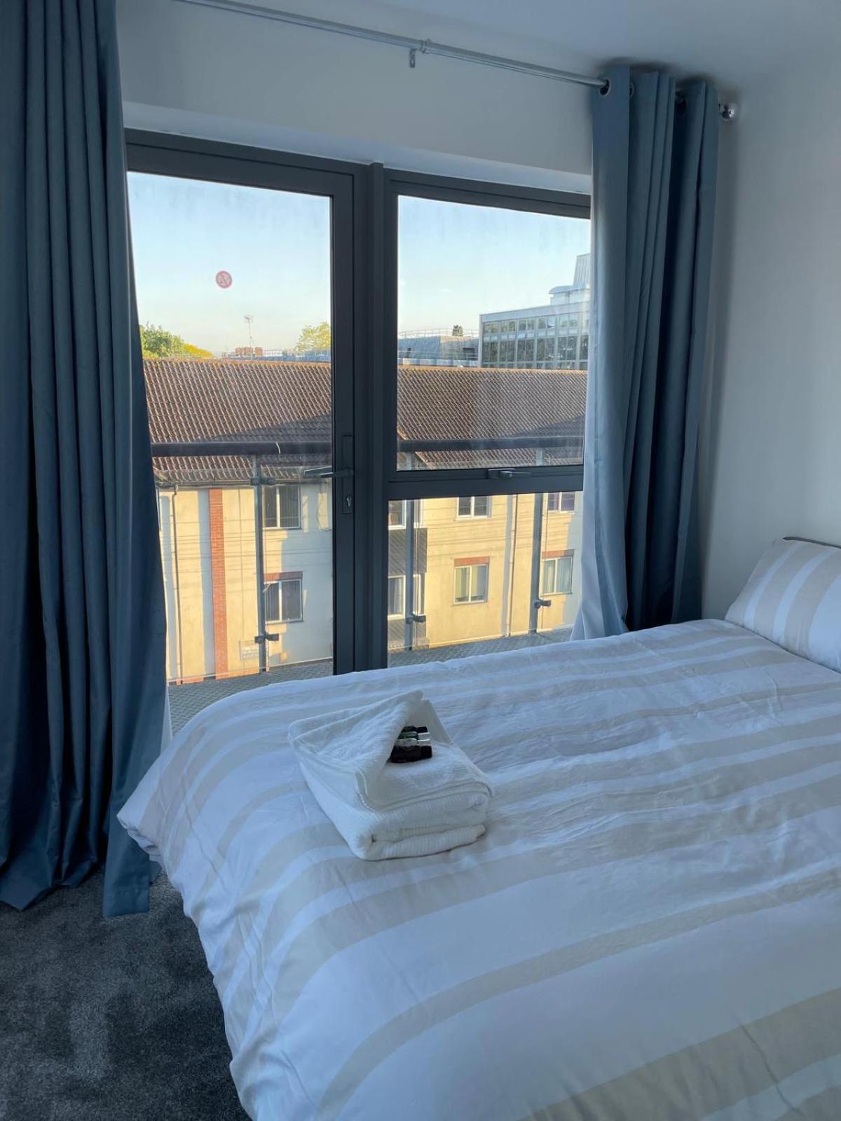 Long Letting - Luxurious 3 Bedroom Penthouse In City Centre - Parking Included! Chelmsford Kültér fotó