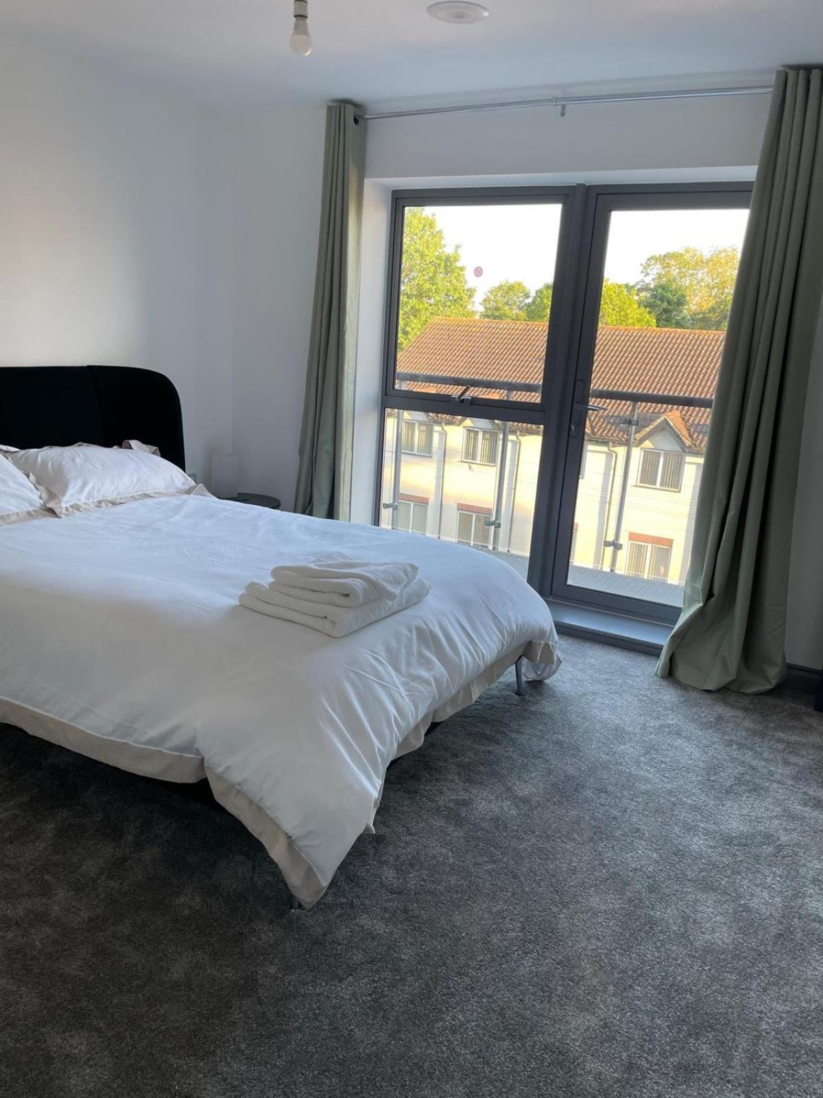 Long Letting - Luxurious 3 Bedroom Penthouse In City Centre - Parking Included! Chelmsford Kültér fotó