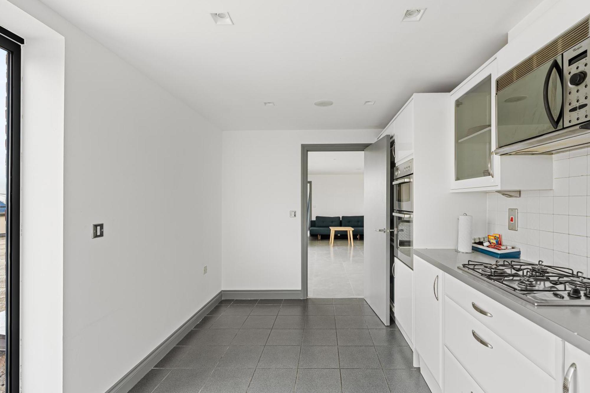 Long Letting - Luxurious 3 Bedroom Penthouse In City Centre - Parking Included! Chelmsford Kültér fotó